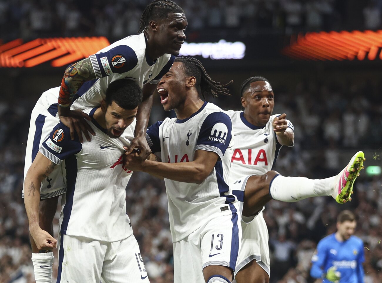 Tottenham se acerca a la final de la Europa League con una gran victoria en casa