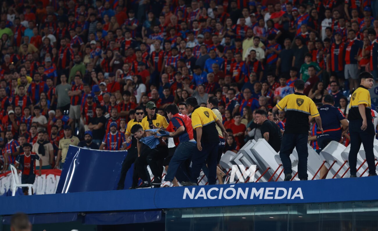 ¡Supuesto hincha infiltrado de Olimpia casi fue linchado en la preferencia de Cerro!