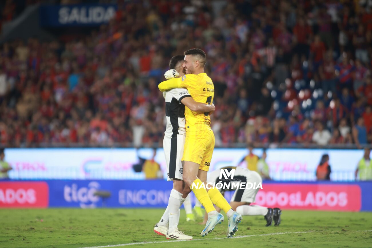 Bustos reveló el motivo por el que se jugó por Olveira en el clásico
