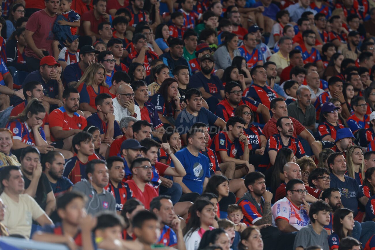La sentidas disculpas de Diego Martínez a la hinchada de Cerro: "El aliento es impresionante"