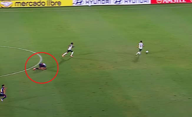 ¡La insólita reacción de Daniel Rivas luego de perder una pelota!