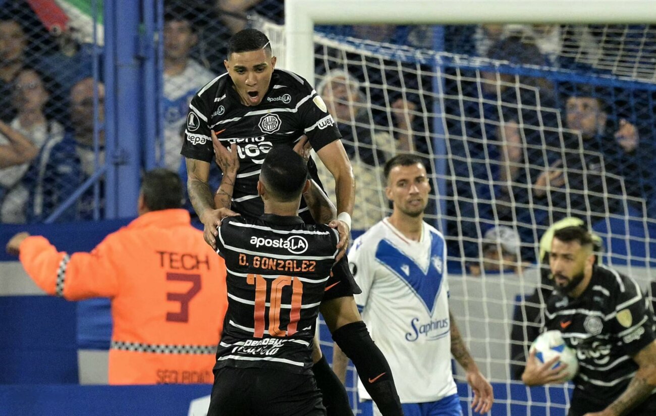 Olimpia rescata un punto de esperanza ante Vélez