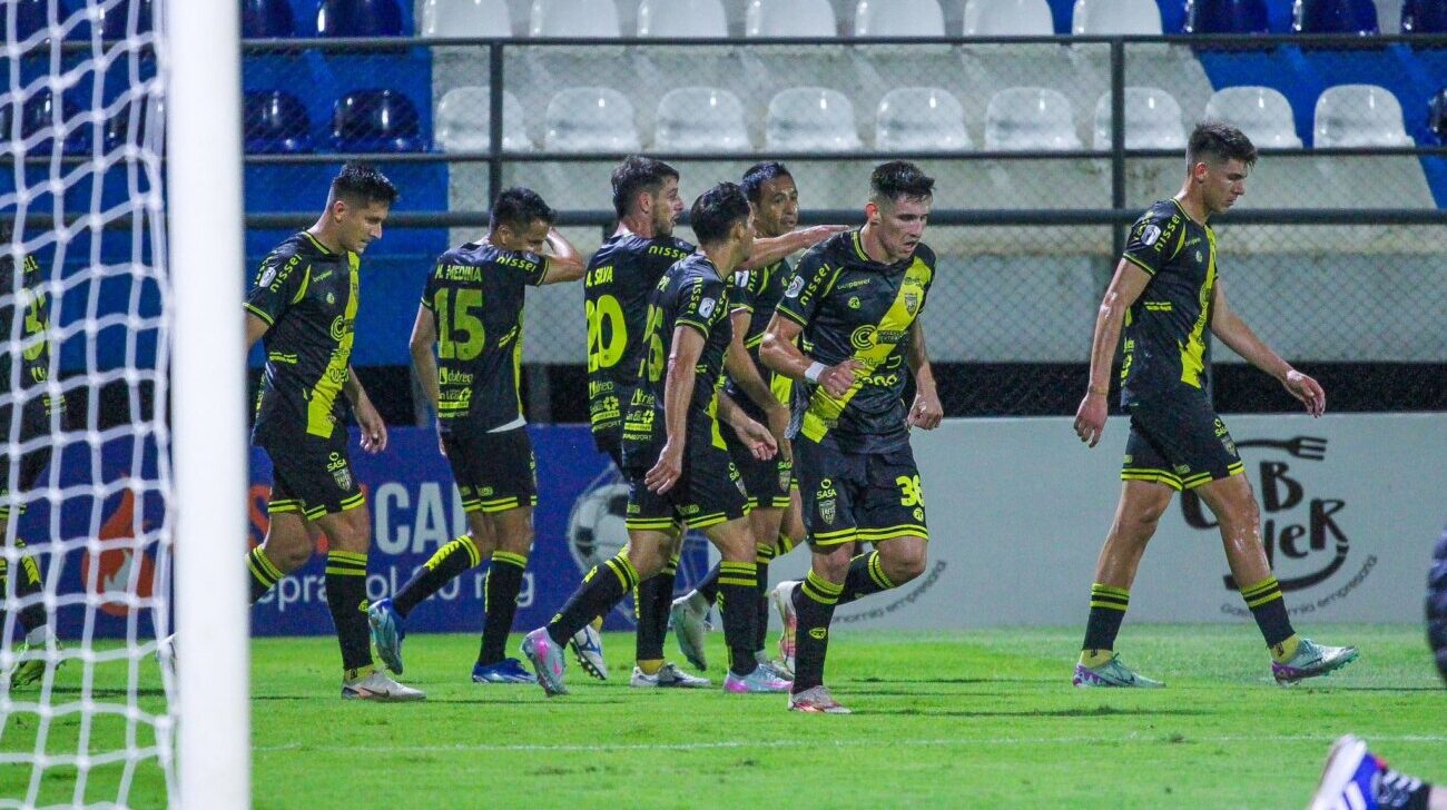 Recoleta fue mucho más certero y castiga la falta de puntería de Ameliano