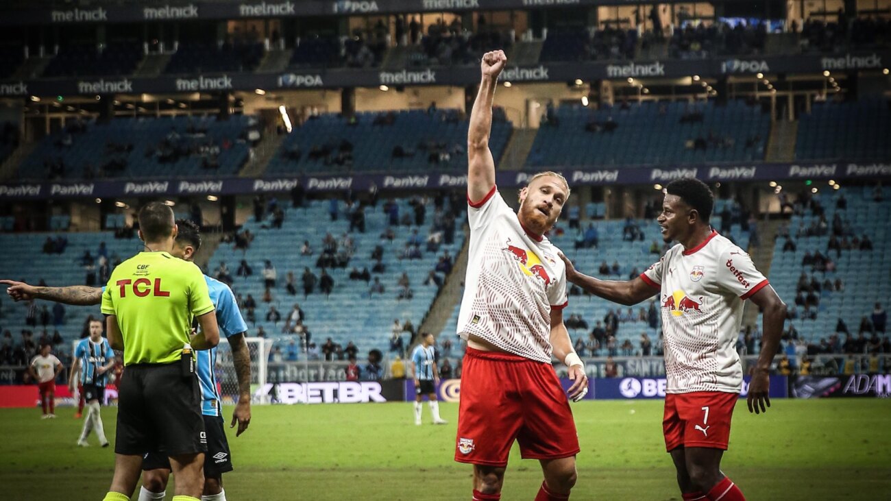 Isidro Pitta salva al Bragantino en Porto Alegre