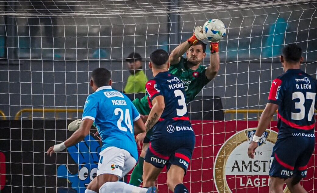 La monumental tapada de Alexis Martin Arias que ayudó al triunfo azulgrana en Lima
