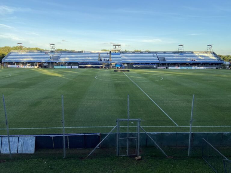 El 12 de Octubre, obligado a postergar para que su estadio se utilice en Ameliano vs. Cerro