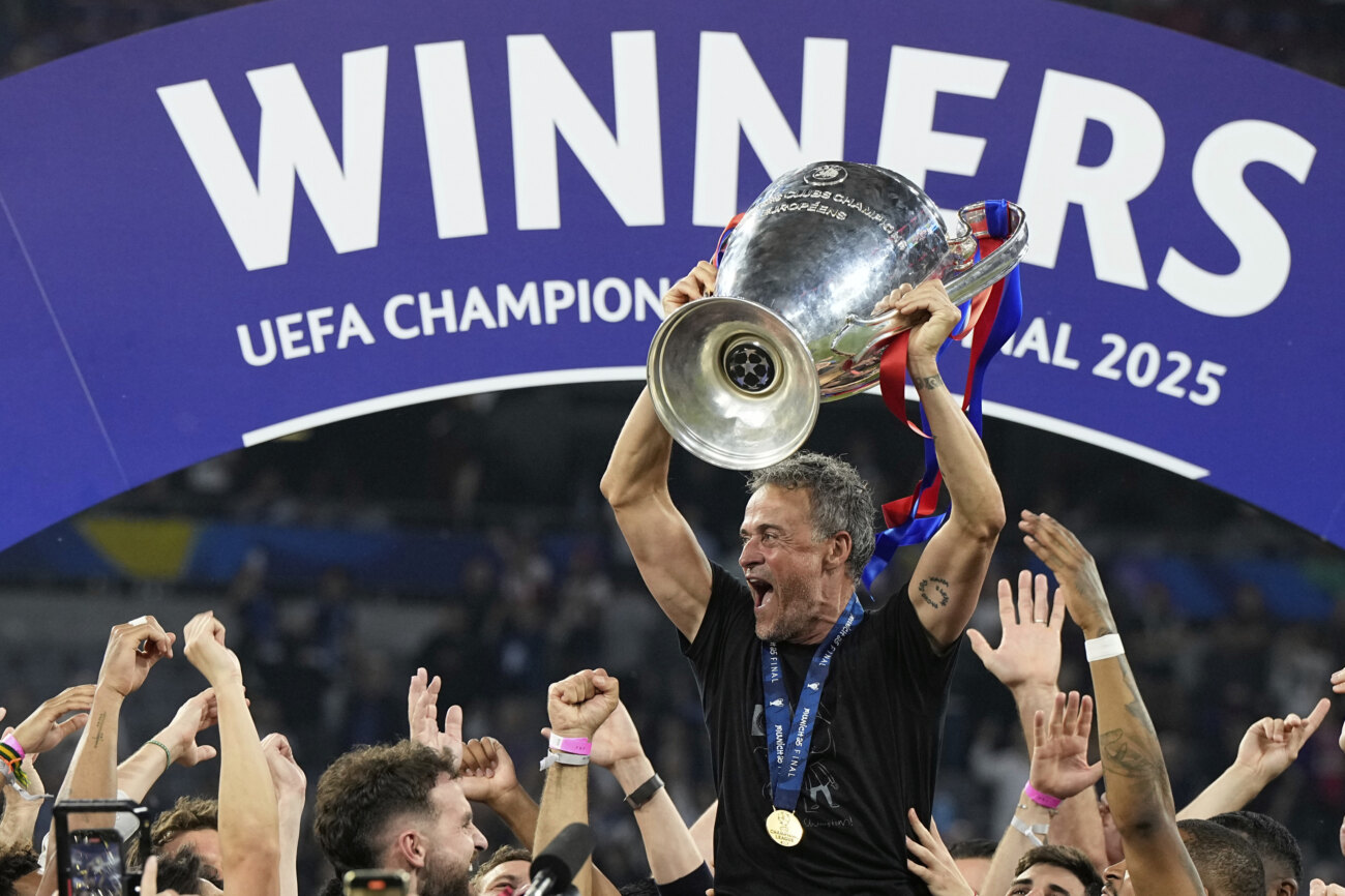 El técnico español del PSG Luis Enrique gana el trofeo Cruyff a mejor entrenador