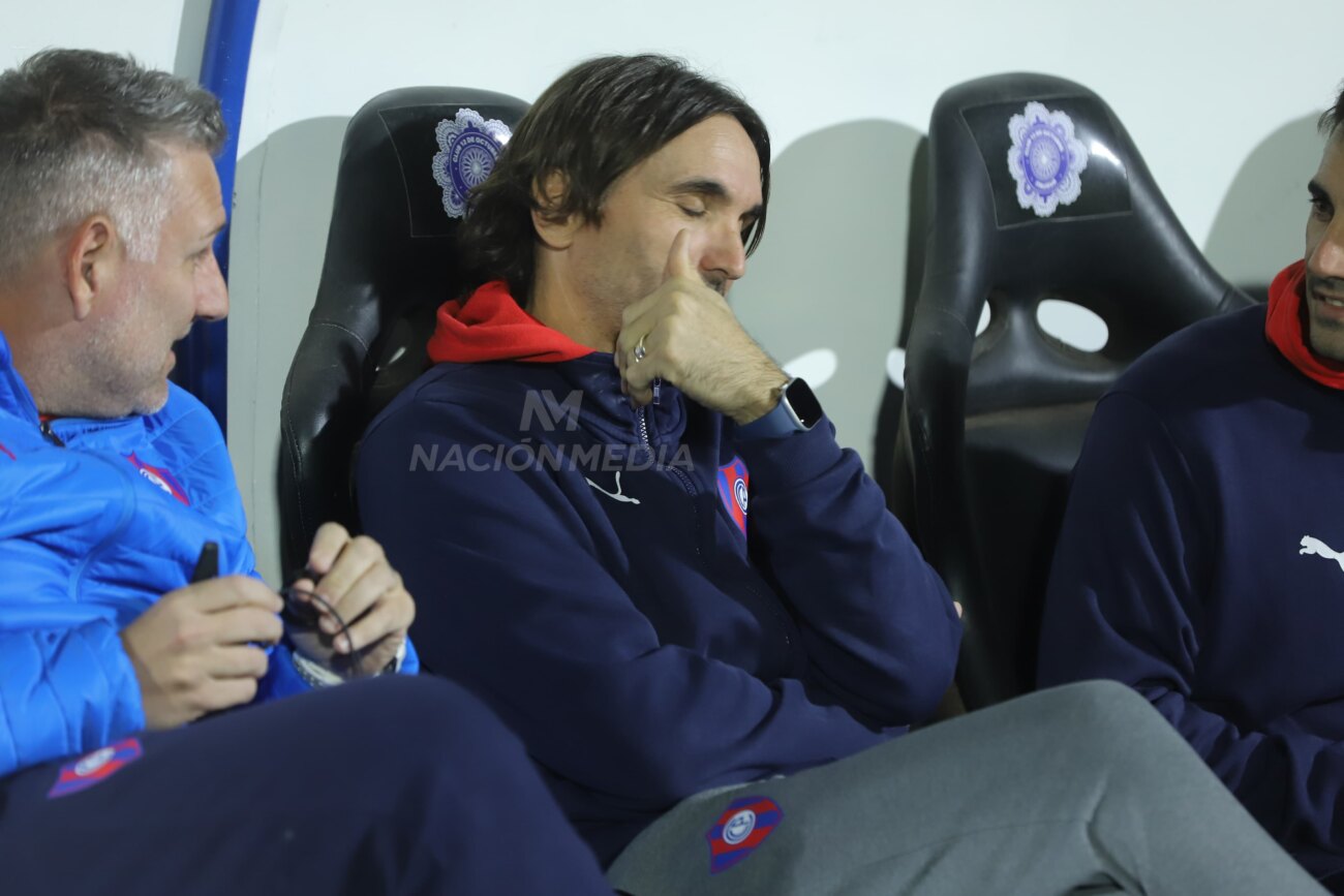 Entrenadores de fútbol, bajo fuego en la "guerra de críticas" de las redes sociales