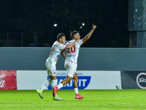 Marca un golazo en su debut y la reacción de los olimpistas no se hizo esperar