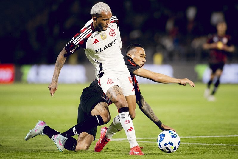 Flamengo gana al Bragantino y queda a un punto de la cima del Brasileirao
