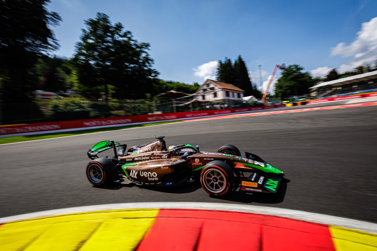 Joshua Duerksen remonta varias posiciones en una sprint accidentada