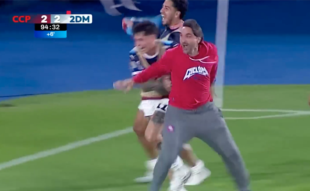 ¡Pintó el descontrol! El pasional festejo de Diego Martínez en el gol de Aliseda