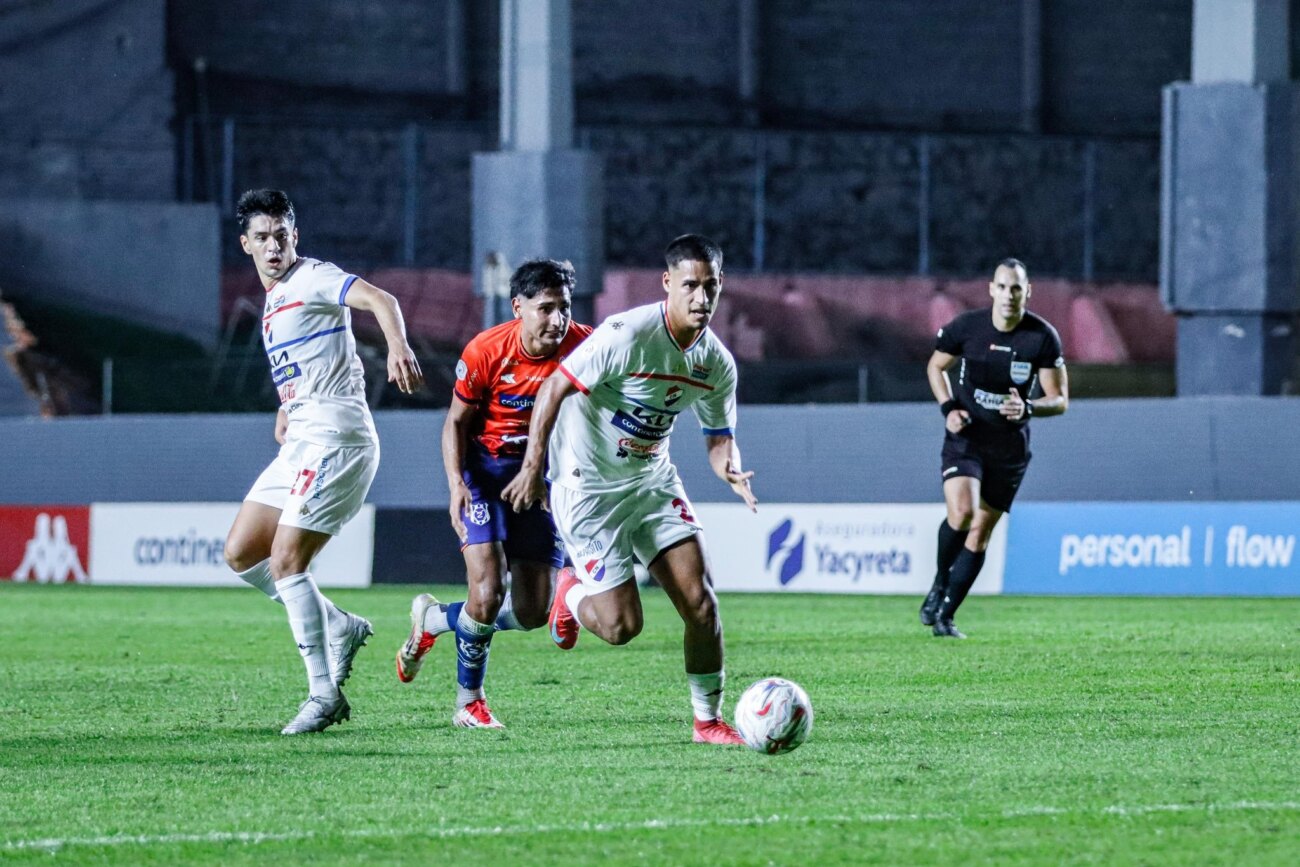 2 de Mayo y Nacional, por mantenerse en el pelotón de los que pelean por el título