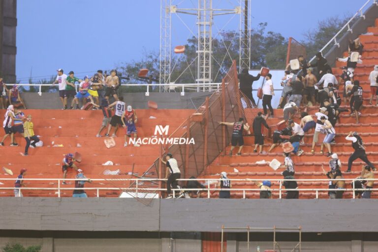 ¡Lamentable! Disturbios manchan la fiesta del superclásico