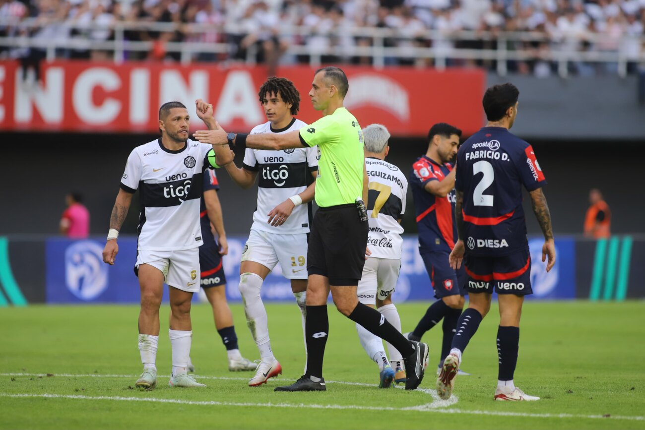 Cerro Porteño ganó su primer superclásico con el arbitraje de Juan Gabriel Benítez