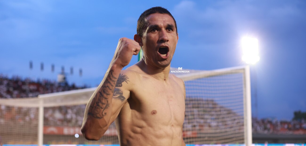 El insólito cruce entre Velázquez y Peralta en el superclásico