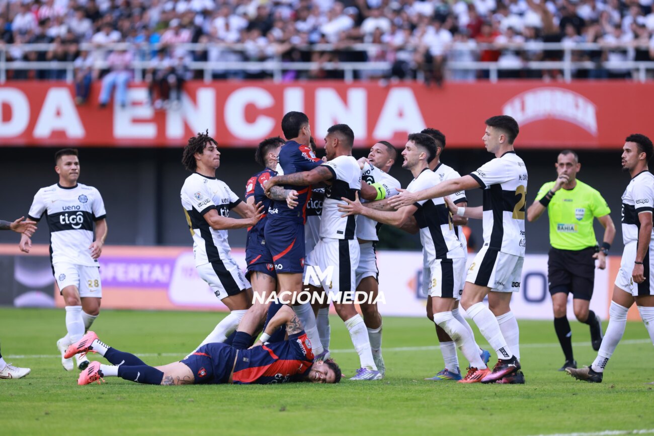 "Totín" Amarilla sobre el penal: "Fue por la espalda y sin intención de jugar a la pelota"