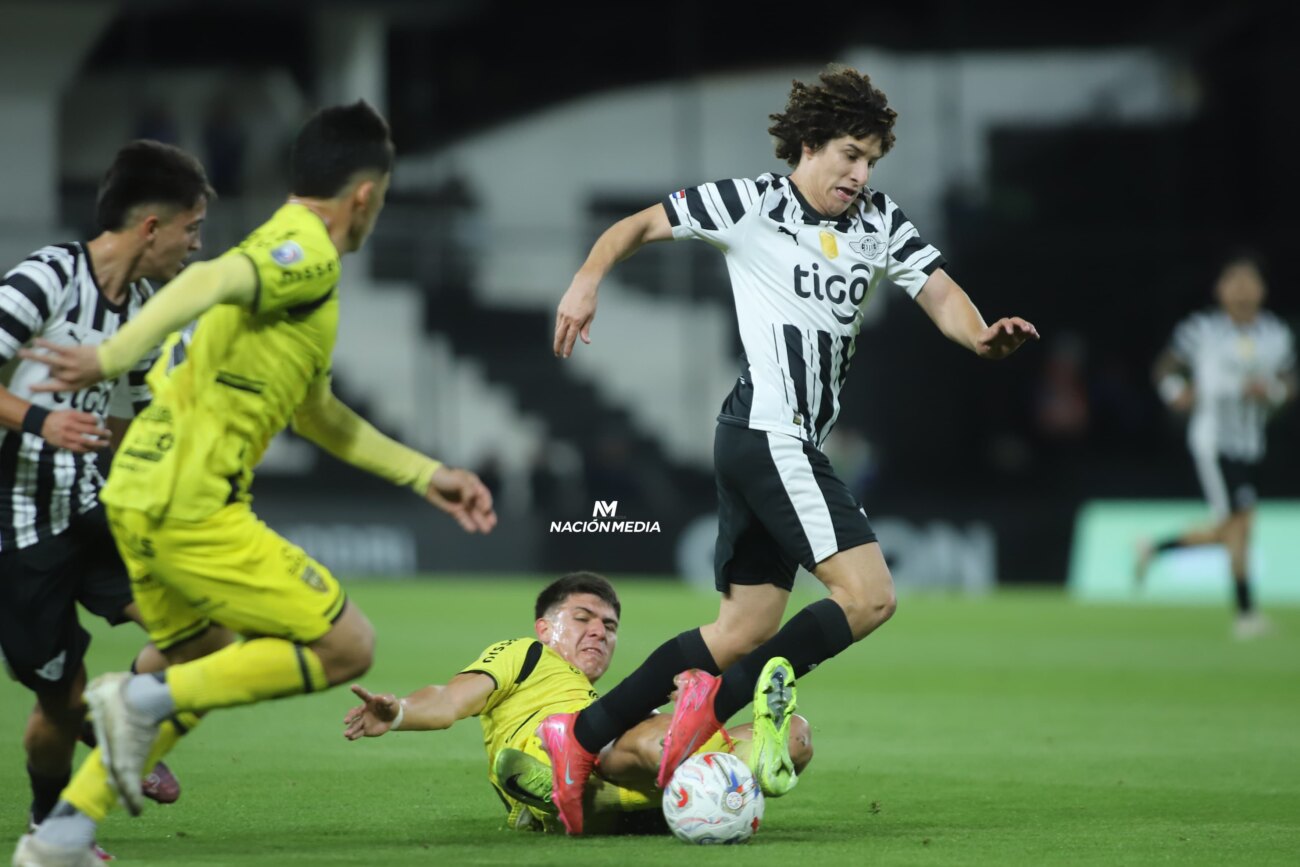 Libertad se frena ante Recoleta justo antes de recibir a River Plate
