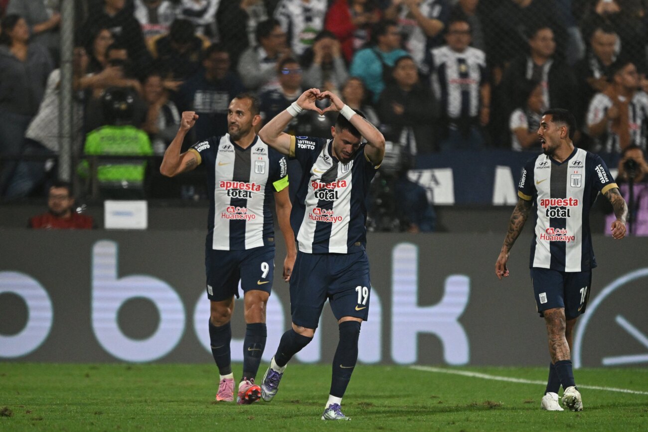 Noche triunfal de U de Chile, Bolívar y Alianza en octavos de Sudamericana