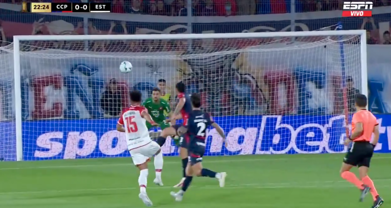 ¡Era un golazo de Arzamendia! La espectacular tapada de Alexis Martín Arias