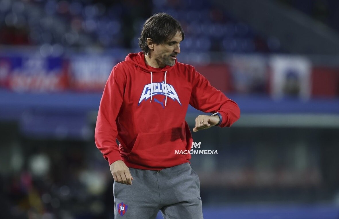 La última vez que Cerro Porteño salió campeón de un torneo en el que cambió de DT