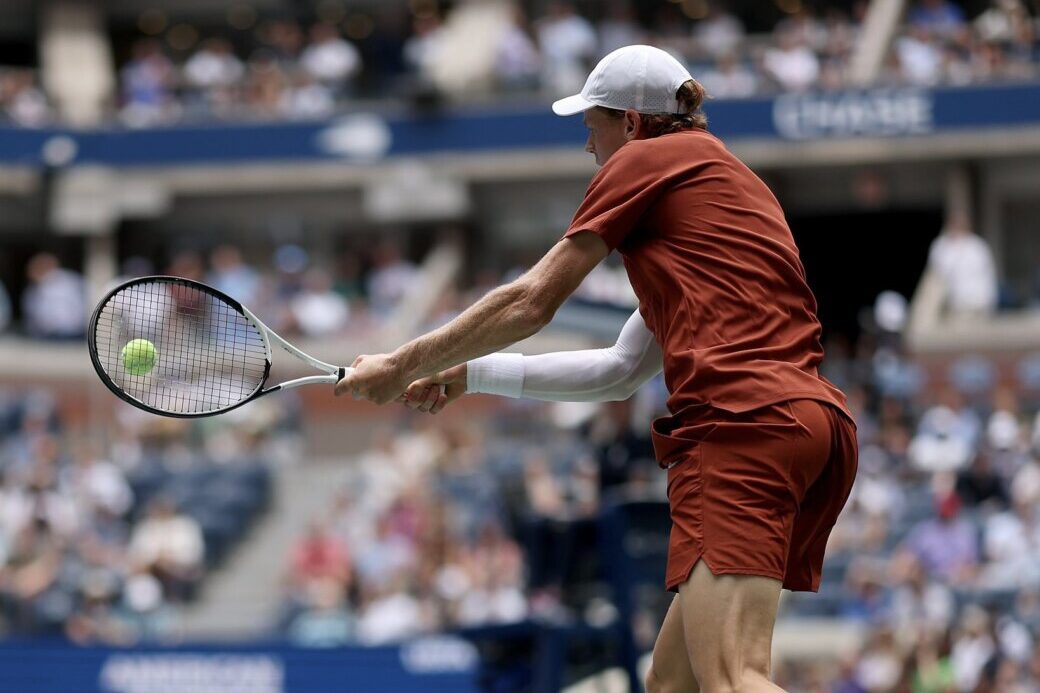 Sinner brilla bajo presión en un US Open con más drama para Gauff