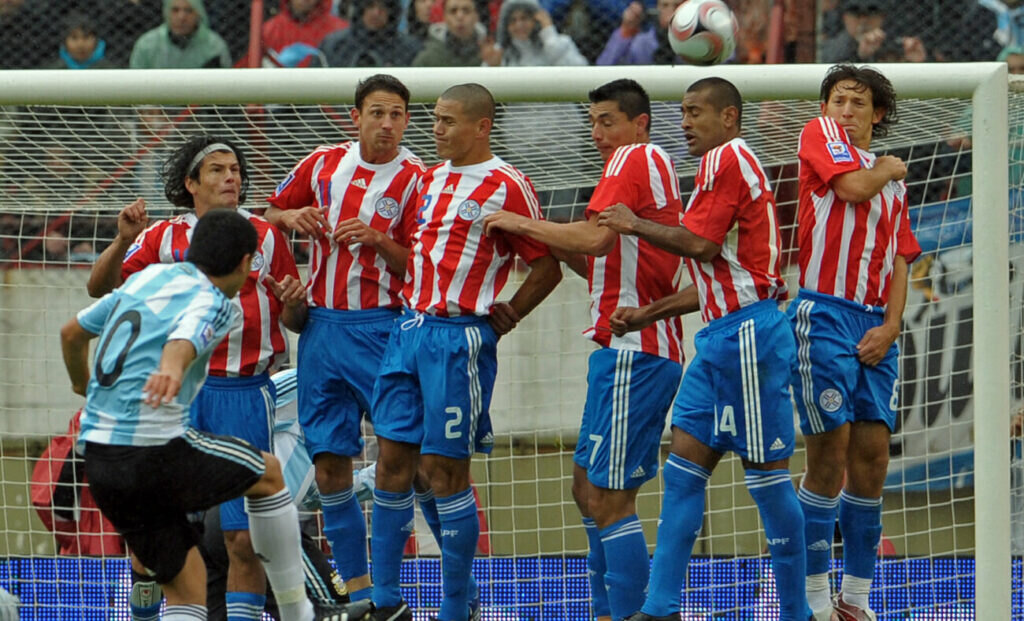 La reacción de Riquelme a una "patada" de Paulo Da Silva: "Tenía razón"