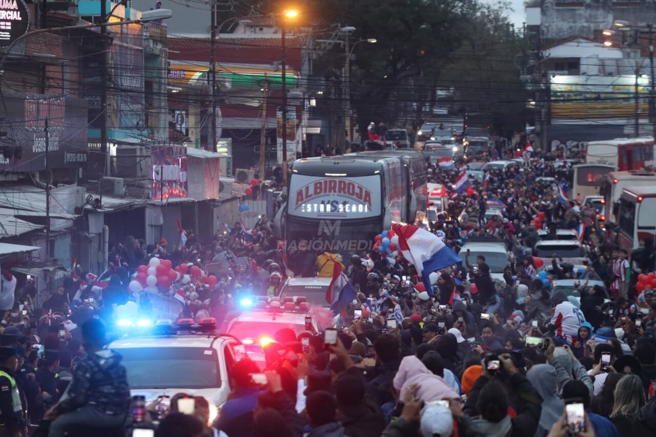 ¡El recorrido del bus albirrojo más épico de la historia!
