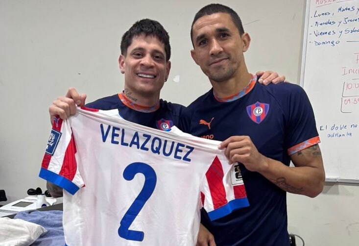 Juan Manuel Iturbe recibió un regalo especial y piropeó a Gustavo Velázquez