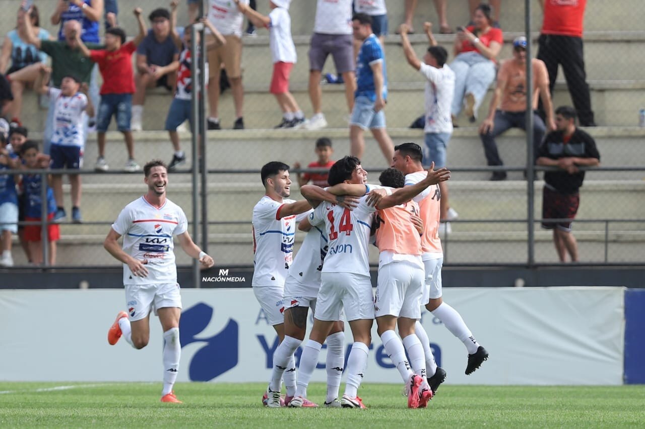 Nacional se divierte ante Olimpia y es único escolta de Guaraní