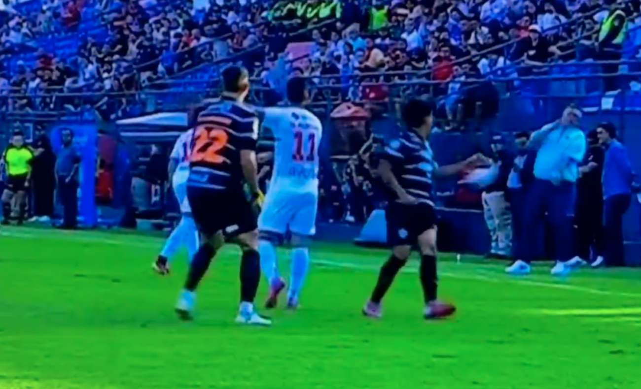 El tremendo pelotazo de Matías a la cara de su abuelo Éver Hugo Almeida