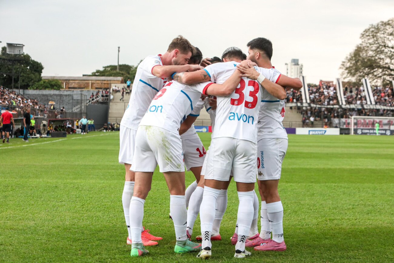 Nacional, el único que aprovechó la frenada del puntero