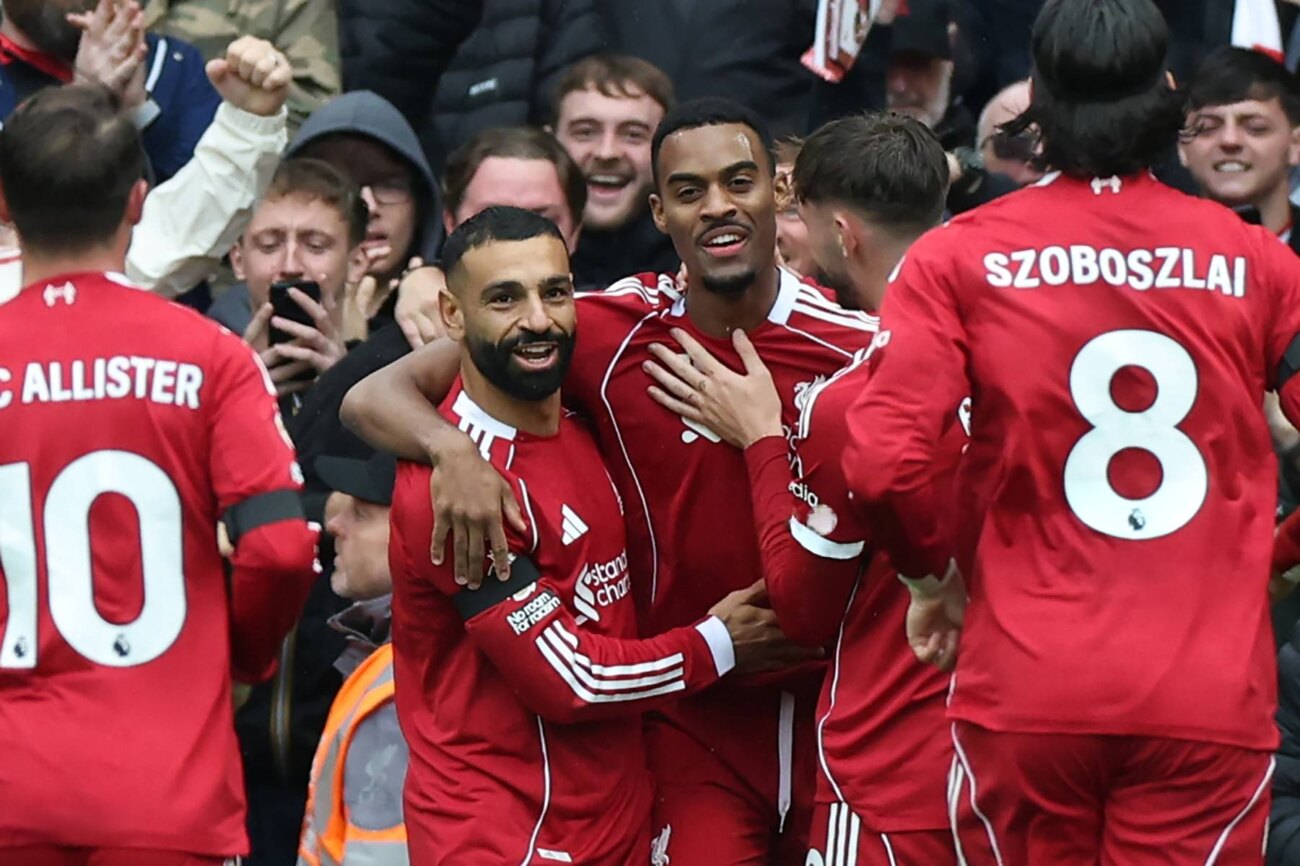 El Liverpool gana al Everton y firma pleno de cinco victorias