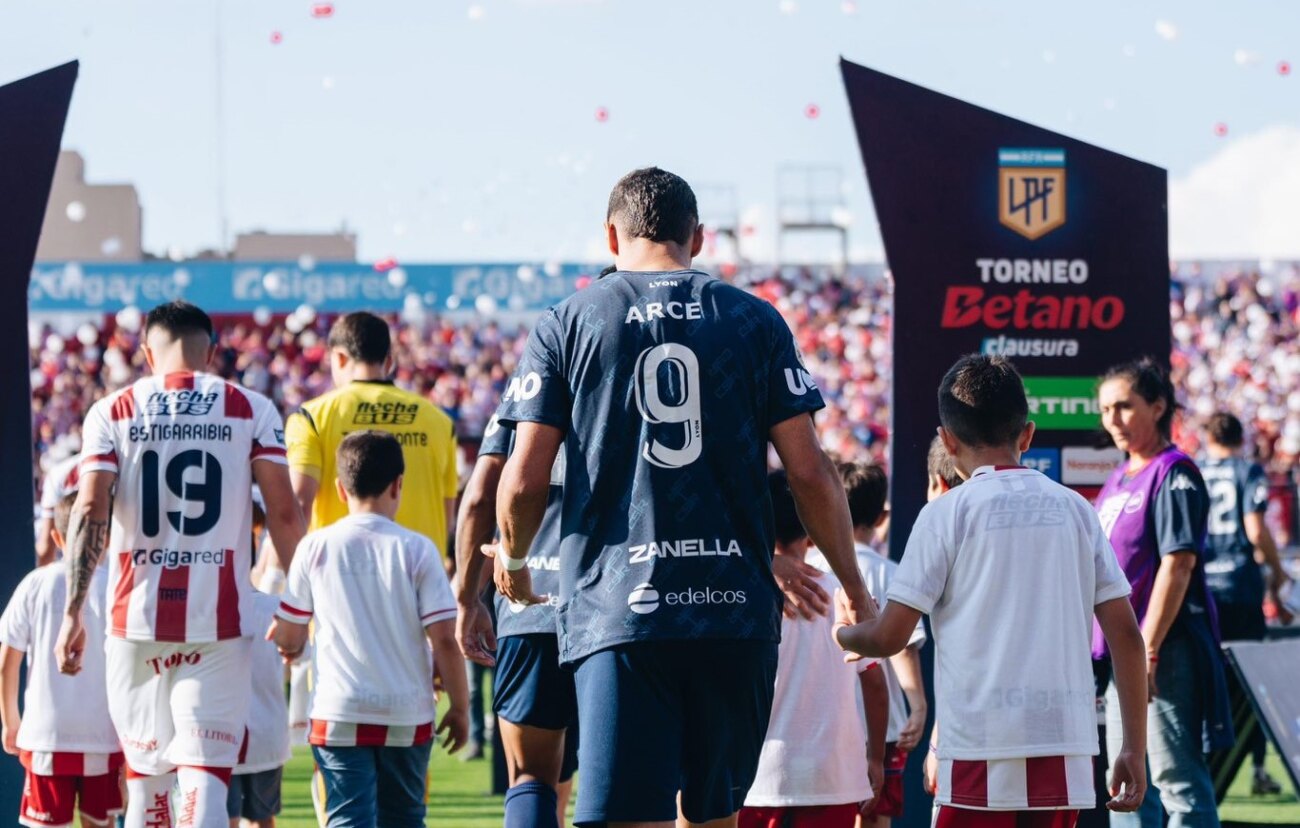 Alex Arce rompe su sequía goledora con una gran anotación