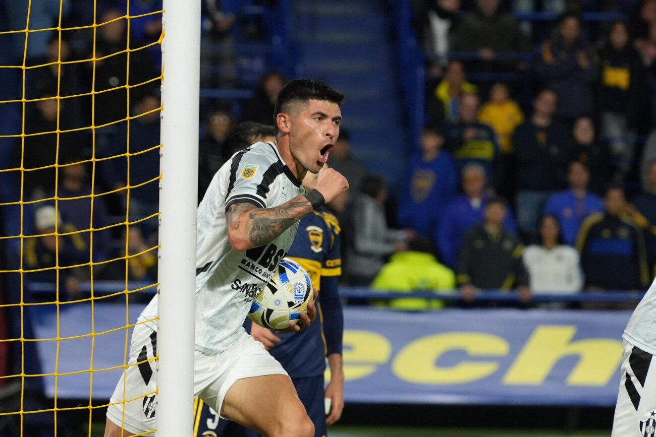 Central Córdoba silencia la Bombonera con gol paraguayo