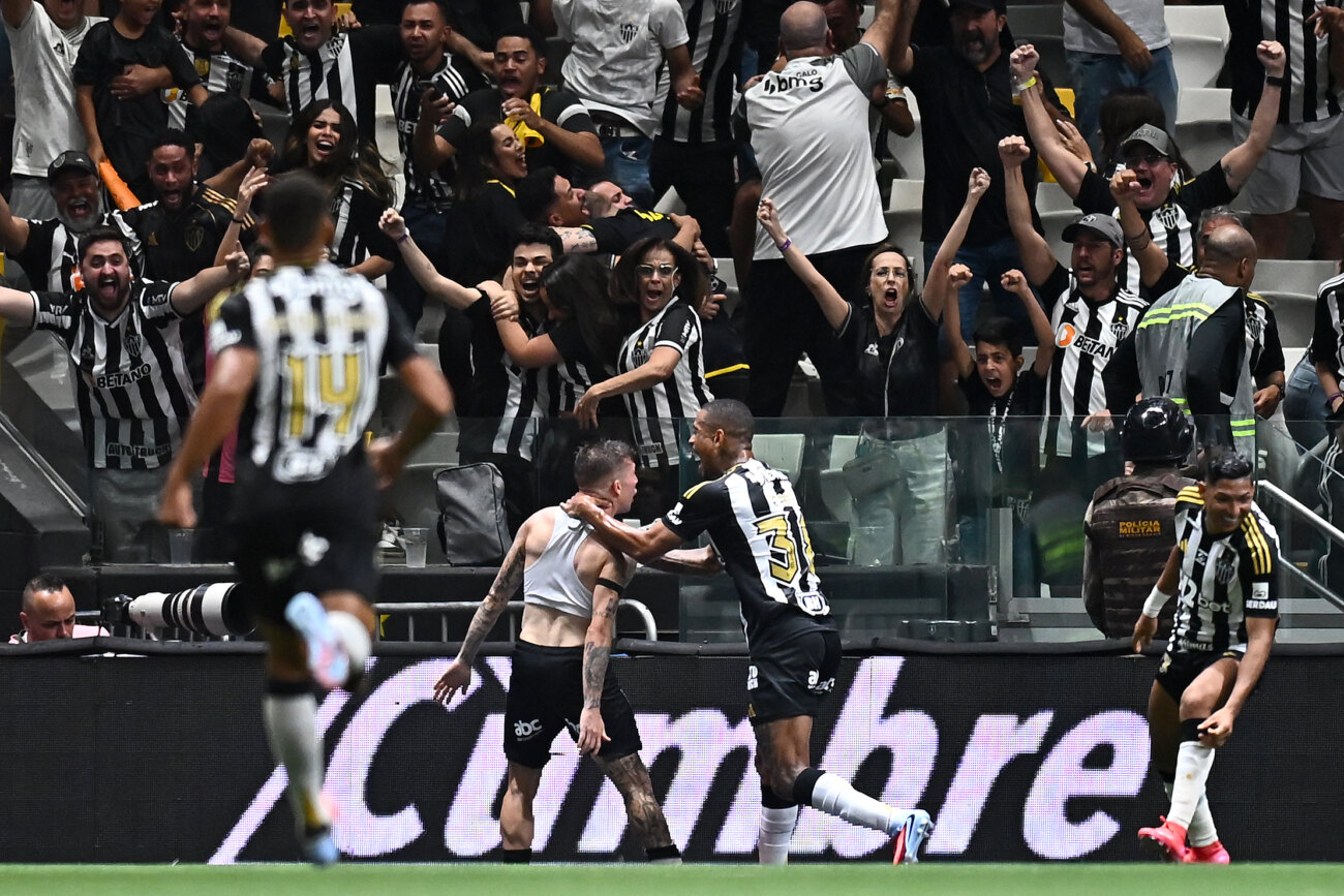 Atlético Mineiro avanza agónicamente a semifinales de la Sudamericana