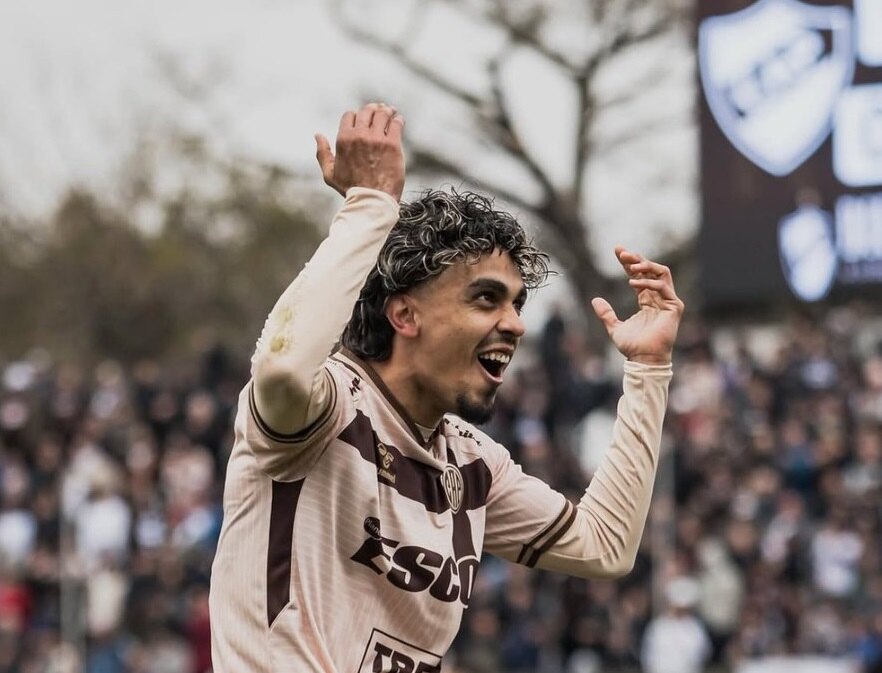 Ronaldo Martínez saca ventaja como goleador del fútbol argentino