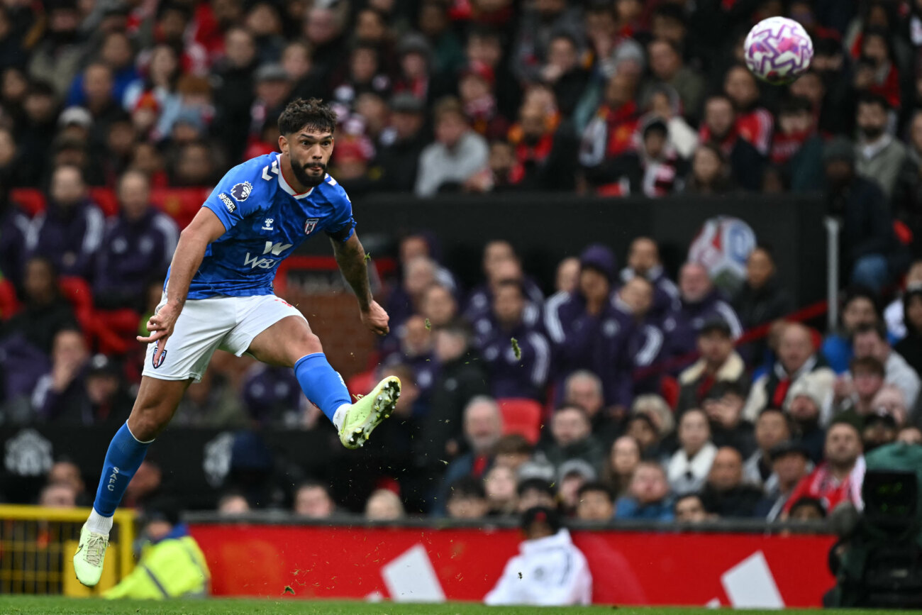 Derrota del Sunderland de Alderete ante el Manchester United de Diego León