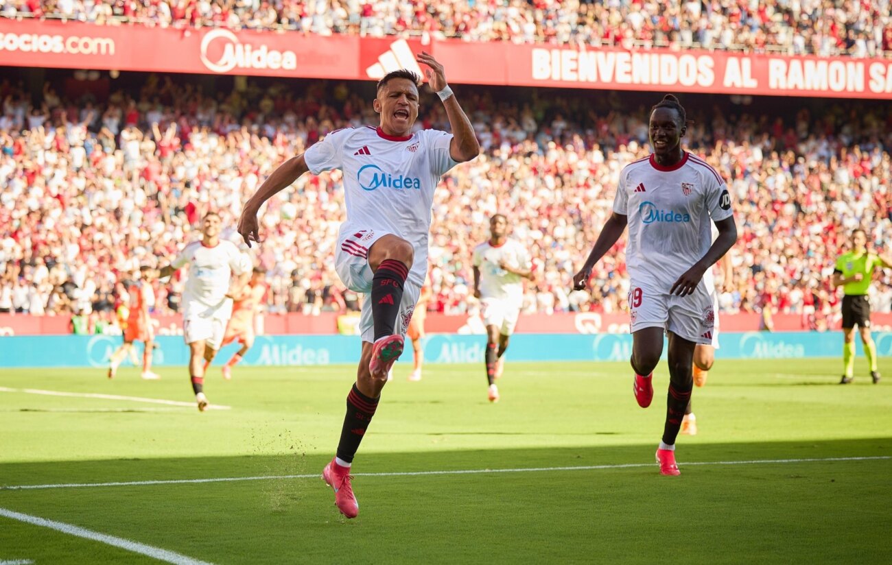 El Barcelona se desmorona en Sevilla y el Real Madrid es el nuevo líder