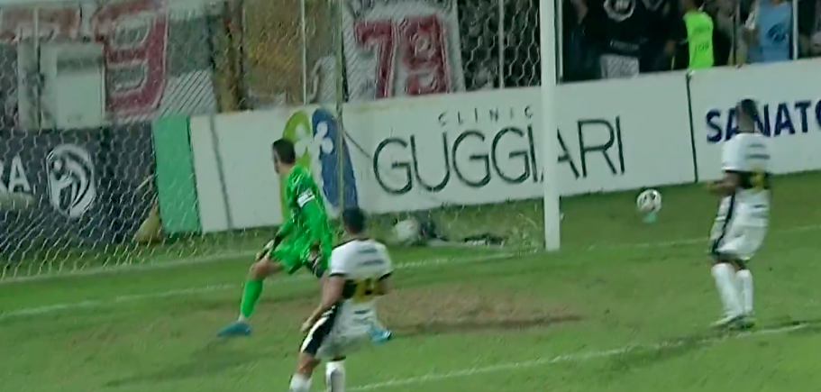 El gol increíble que se "comió" Olveira