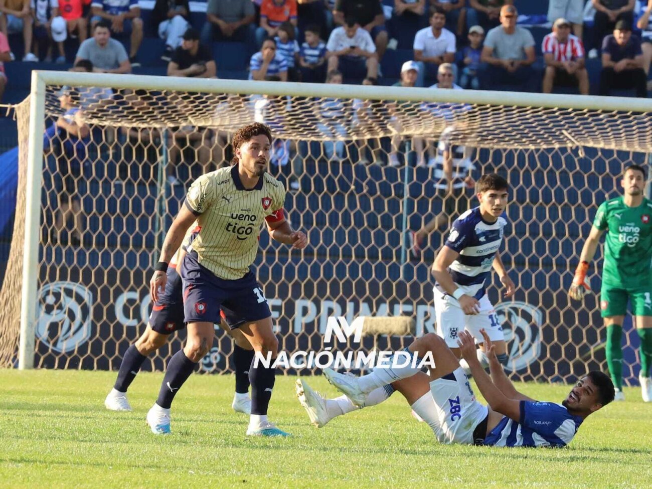Bruno Valdez se quejó de la cancha: "No ayuda para jugar al fútbol…"