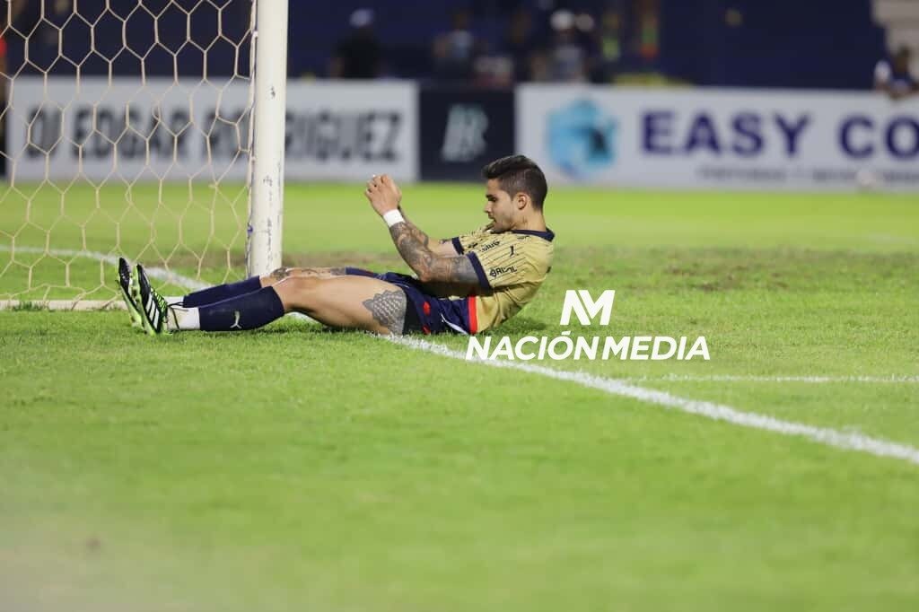 ¡El increíble gol que se perdió Luis Amarilla en la última jugada!