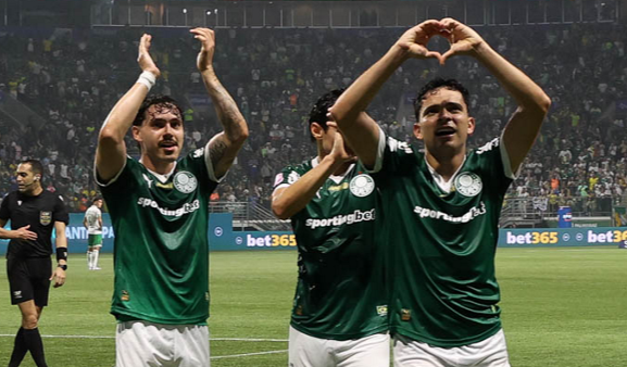 Sin Gómez y Sosa: Palmeiras golea y es único líder del Brasileirao