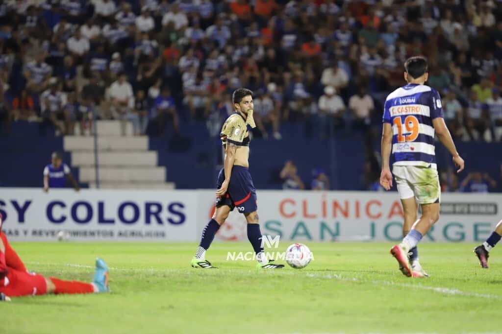 "No coincido que sea por falta de confianza, es un goleador"