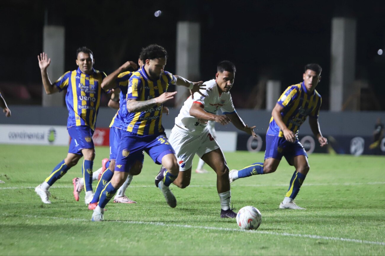 Luqueño arranca un punto a Nacional en el debut de Lucas Barrios
