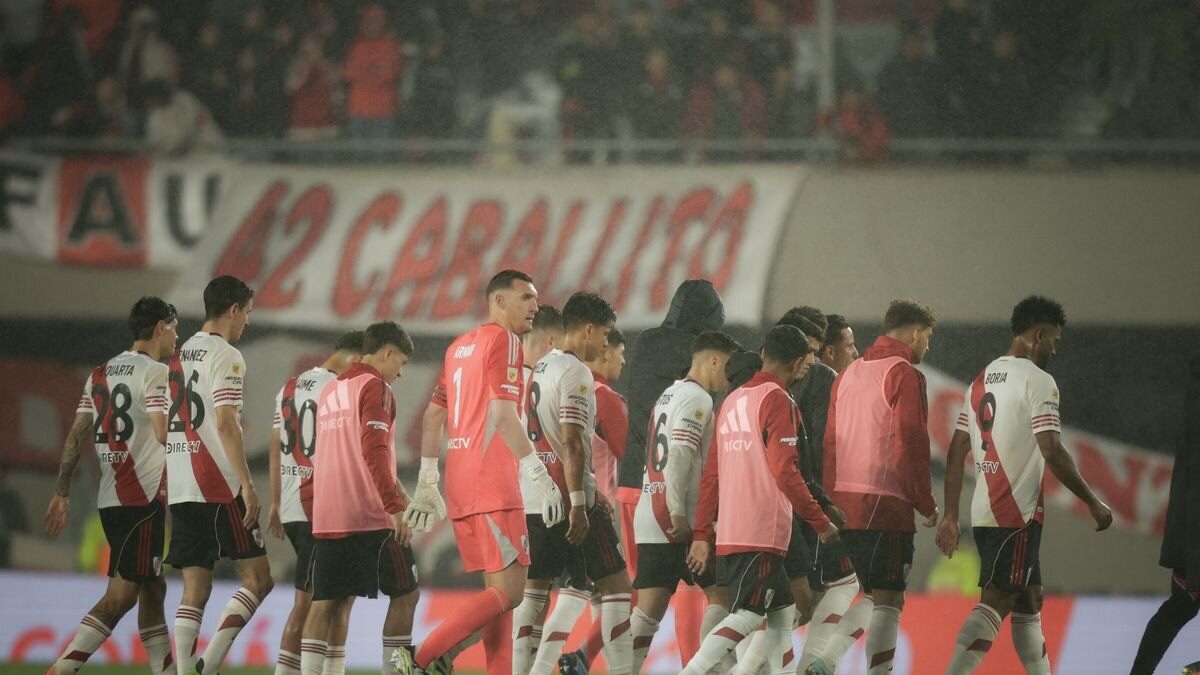 El Sarmiento de Sava hunde a River en el drama total