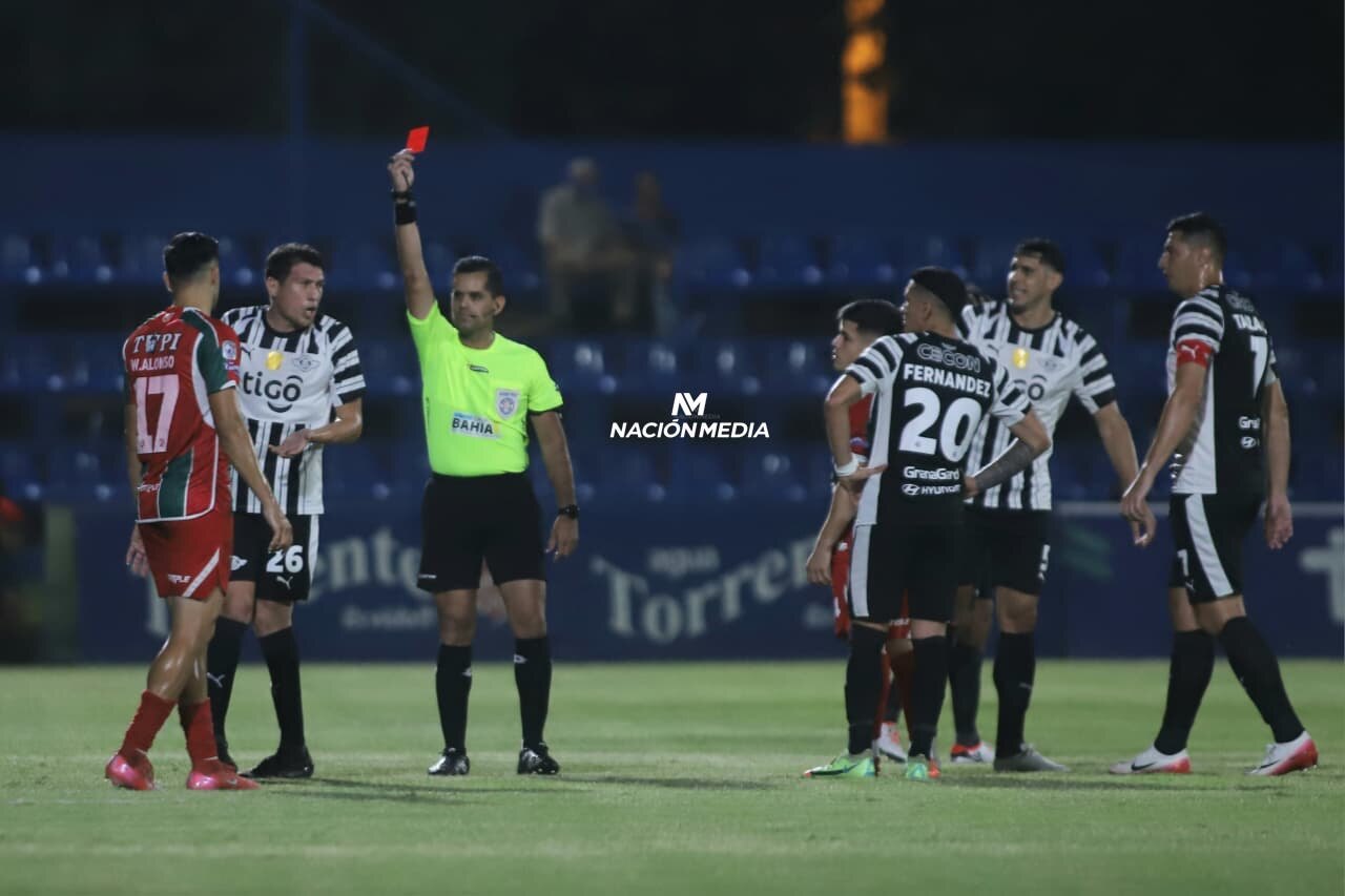 ¡7 en sus últimos 5 partidos! El curioso drama de Libertad con las expulsiones