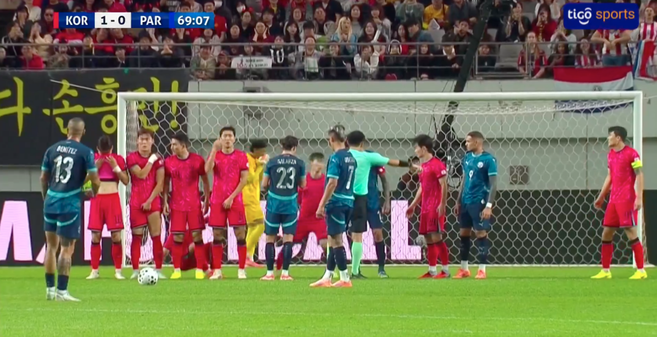 ¡Era un golazo! El espectacular tiro libre de Diego González que se estrelló en el palo