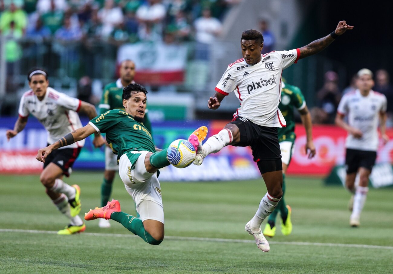 Palmeiras y Flamengo se juegan el mando del Brasileirão en medio de guerra por la TV