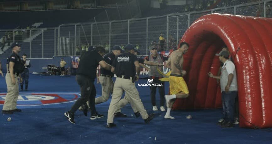 Olveira y su indignación por la agresión sufrida: "Nunca he hecho un gesto a la tribuna…"